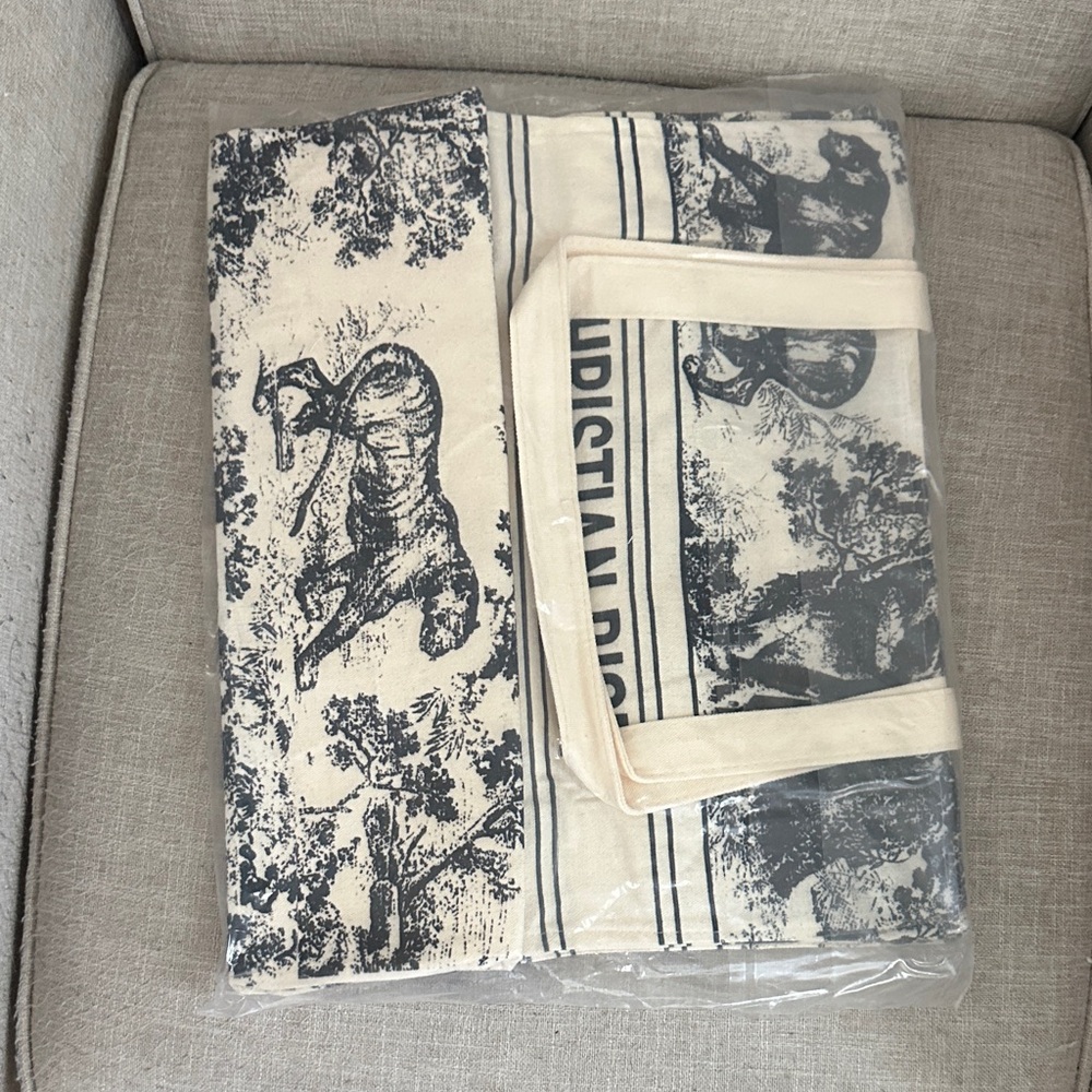 Dior Dioriviera Tote in Black and Cream - Picture 2 of 2